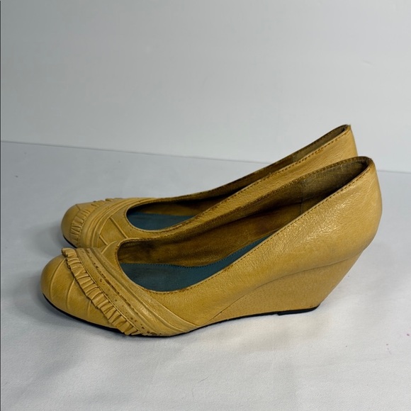 BC Footwear Yellow Wedges with Elegant Style - Picture 3 of 9